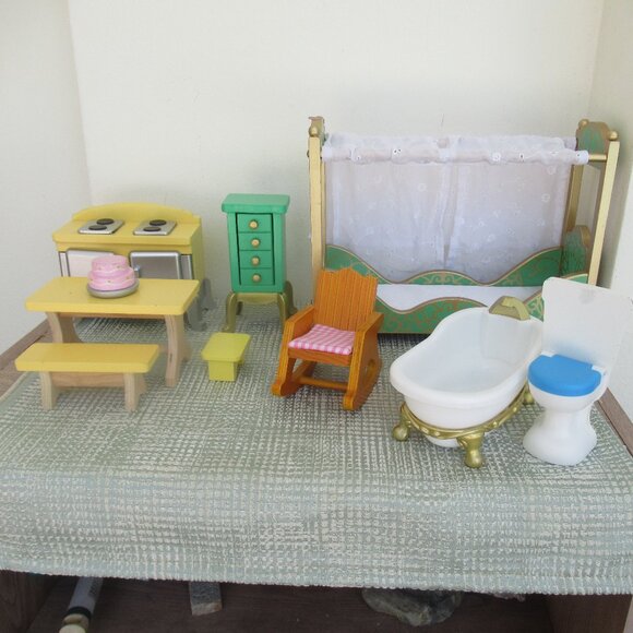 Kidkraft Lot of Wooden Dollhouse Doll Furniture Stove, Table, Bench Bedroom Bath - Picture 1 of 14